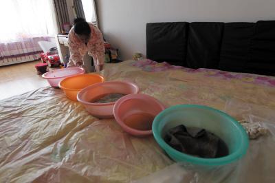 安福楼上漏水，住户失联，小区没物管，业主维权难！律师来支招……